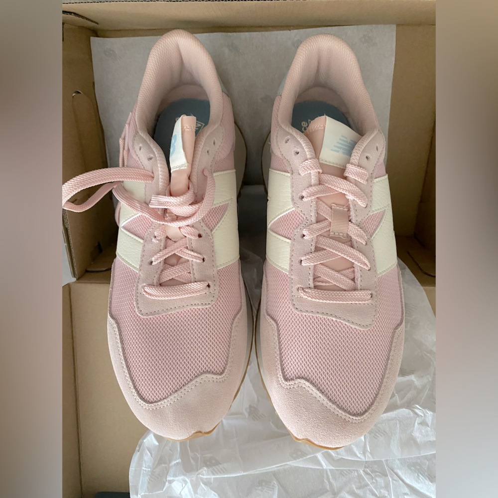 New Balance sz 9.5 Womens WS237HL1